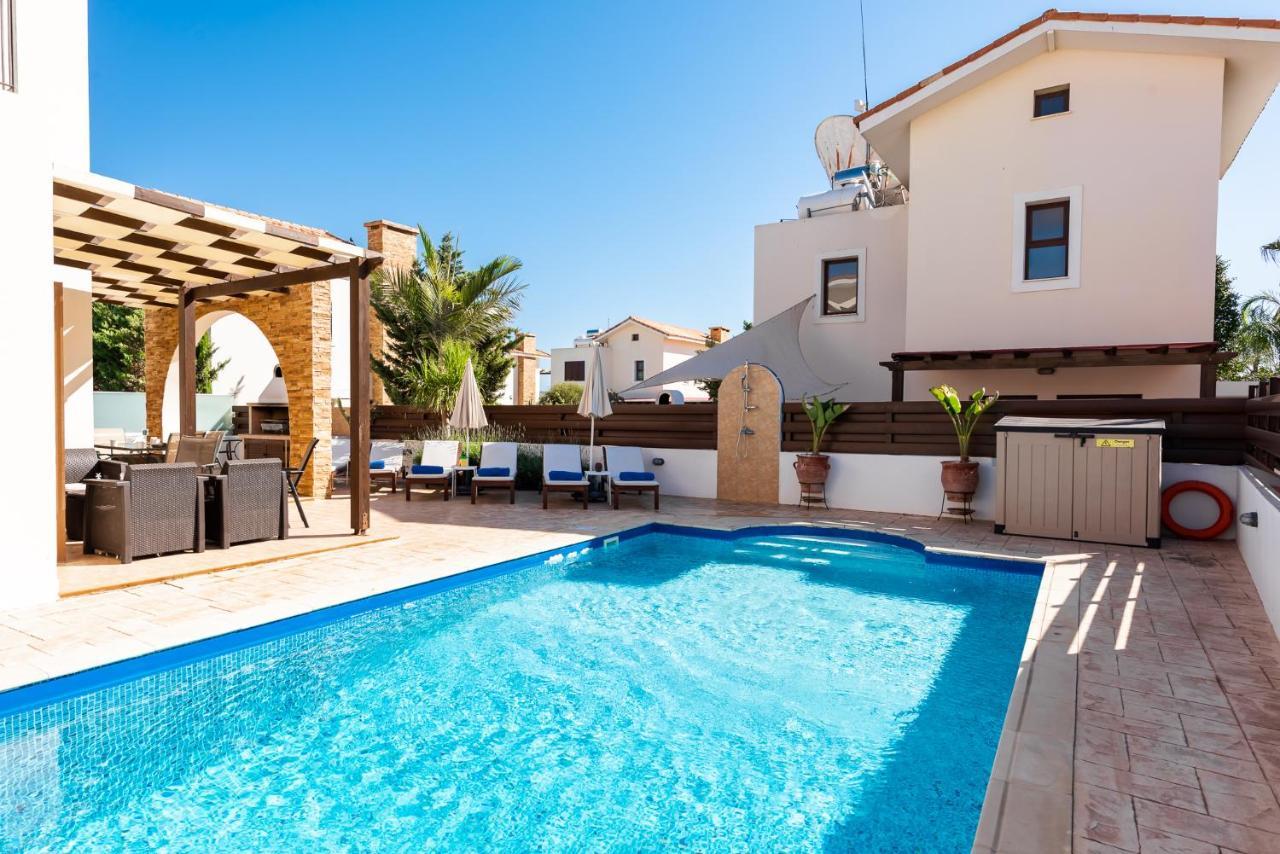 Villa Iris By Ezoria Villas Айя-Напа Экстерьер фото